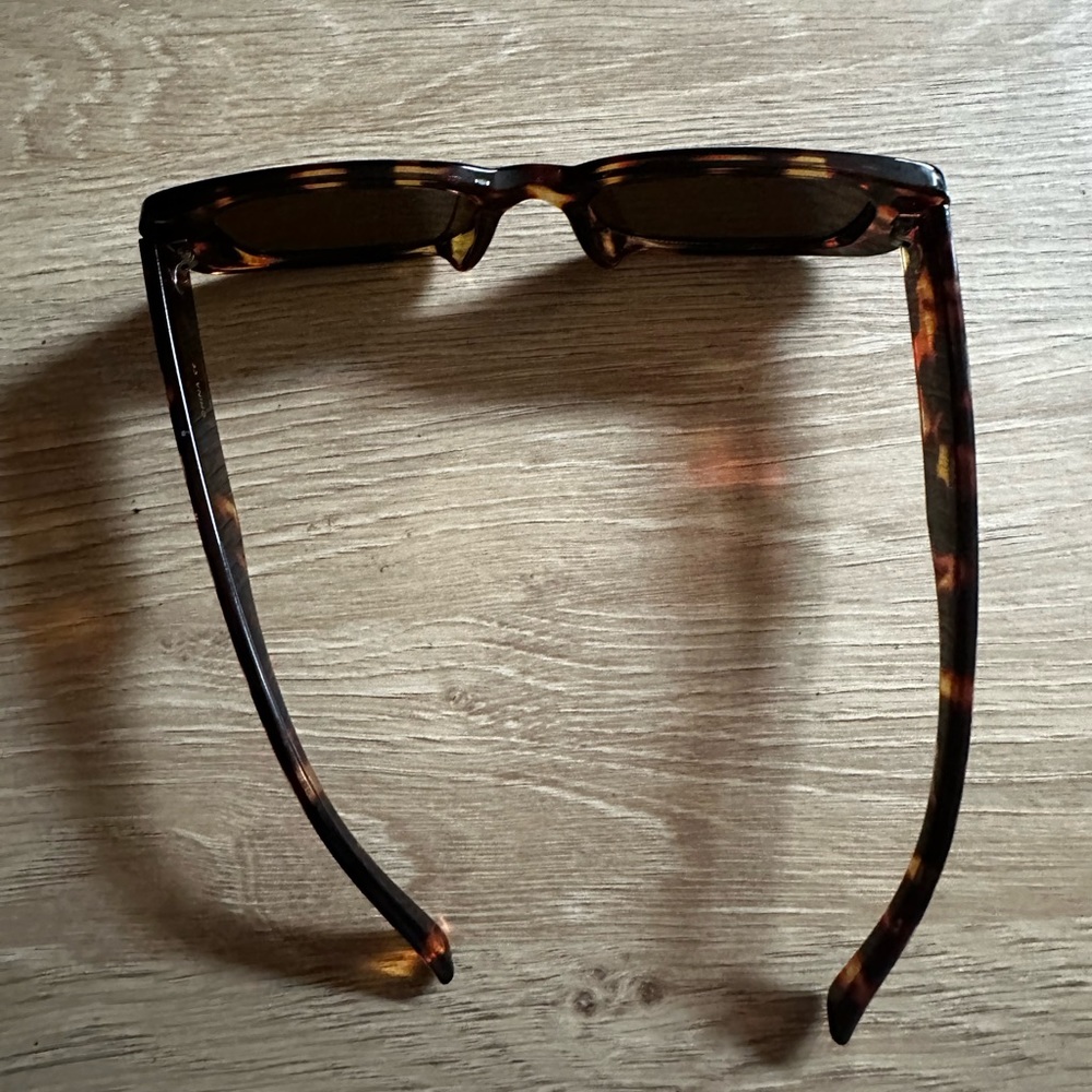 Trendy rectangle tortoise brown sunglasses